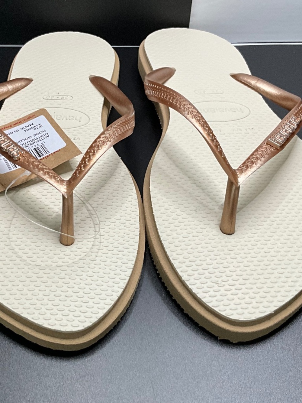 Havaianas Slim Point Slippers in Rose Gold/Beige. NWT. US Women’s 9/10/ EU 39-40